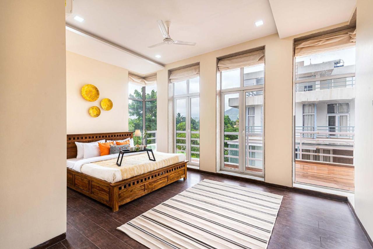 Sierra Skies By Stayvista - A Mountain-View Villa Featuring A Rooftop Swimming Pool, Jacuzzi, Turf, And A Gym For An Elevated Stay Lonavla Exterior foto