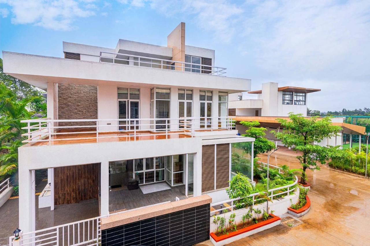 Sierra Skies By Stayvista - A Mountain-View Villa Featuring A Rooftop Swimming Pool, Jacuzzi, Turf, And A Gym For An Elevated Stay Lonavla Exterior foto