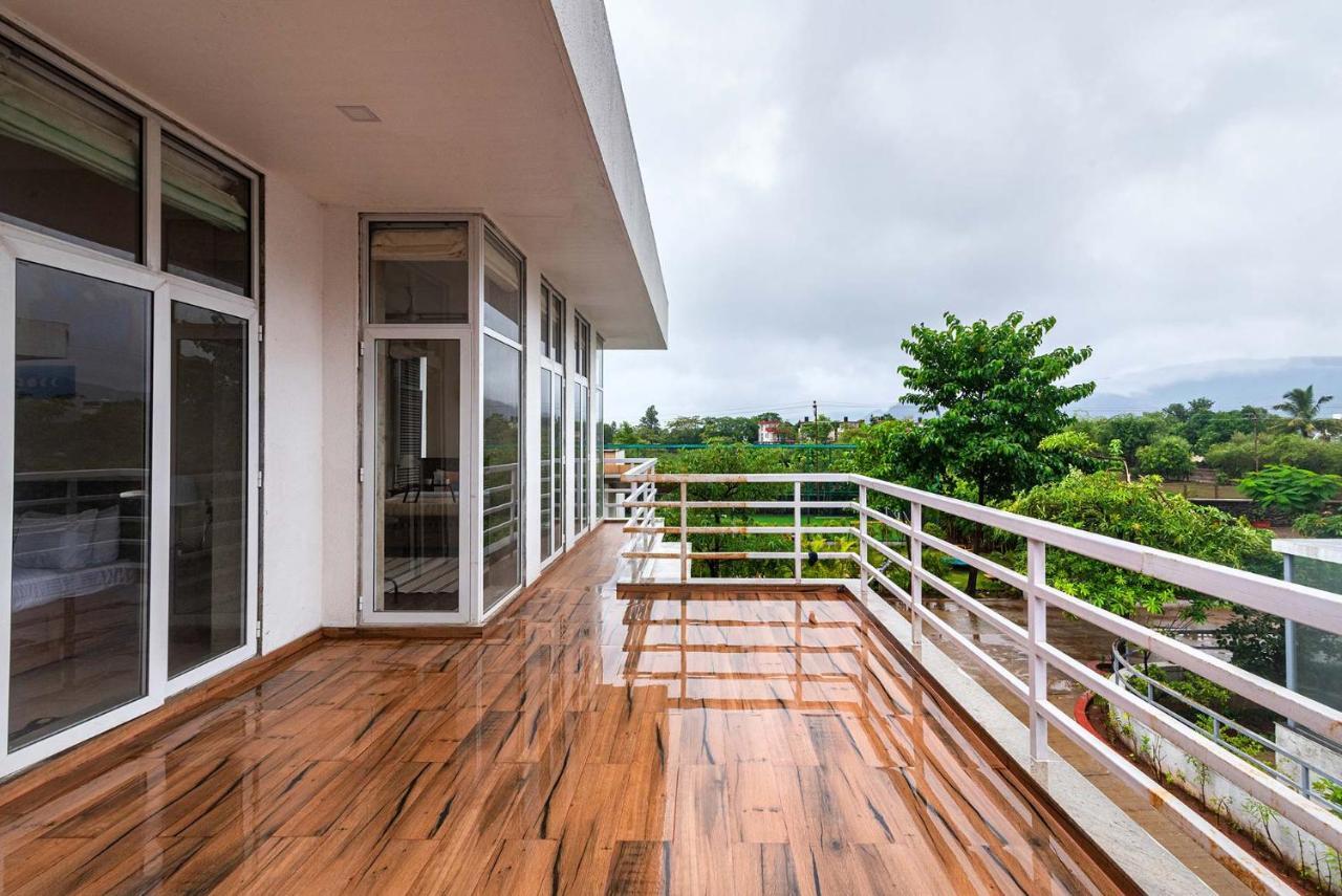 Sierra Skies By Stayvista - A Mountain-View Villa Featuring A Rooftop Swimming Pool, Jacuzzi, Turf, And A Gym For An Elevated Stay Lonavla Exterior foto